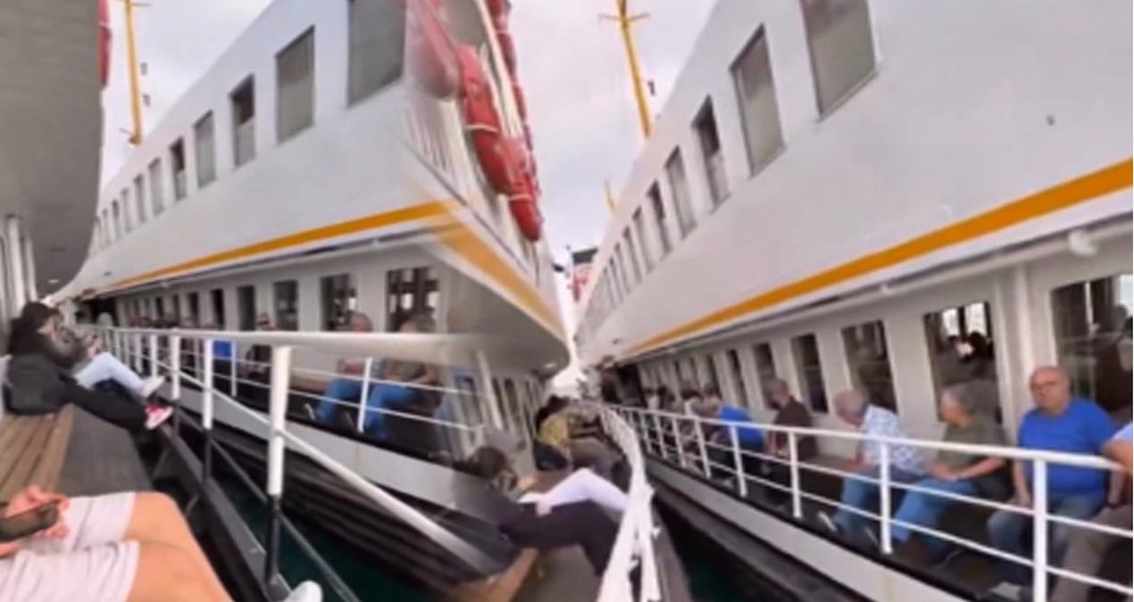 istanbul bogazinda korku dolu anlar vapurlar neredeyse ic ice girdi DBgxh3Wq