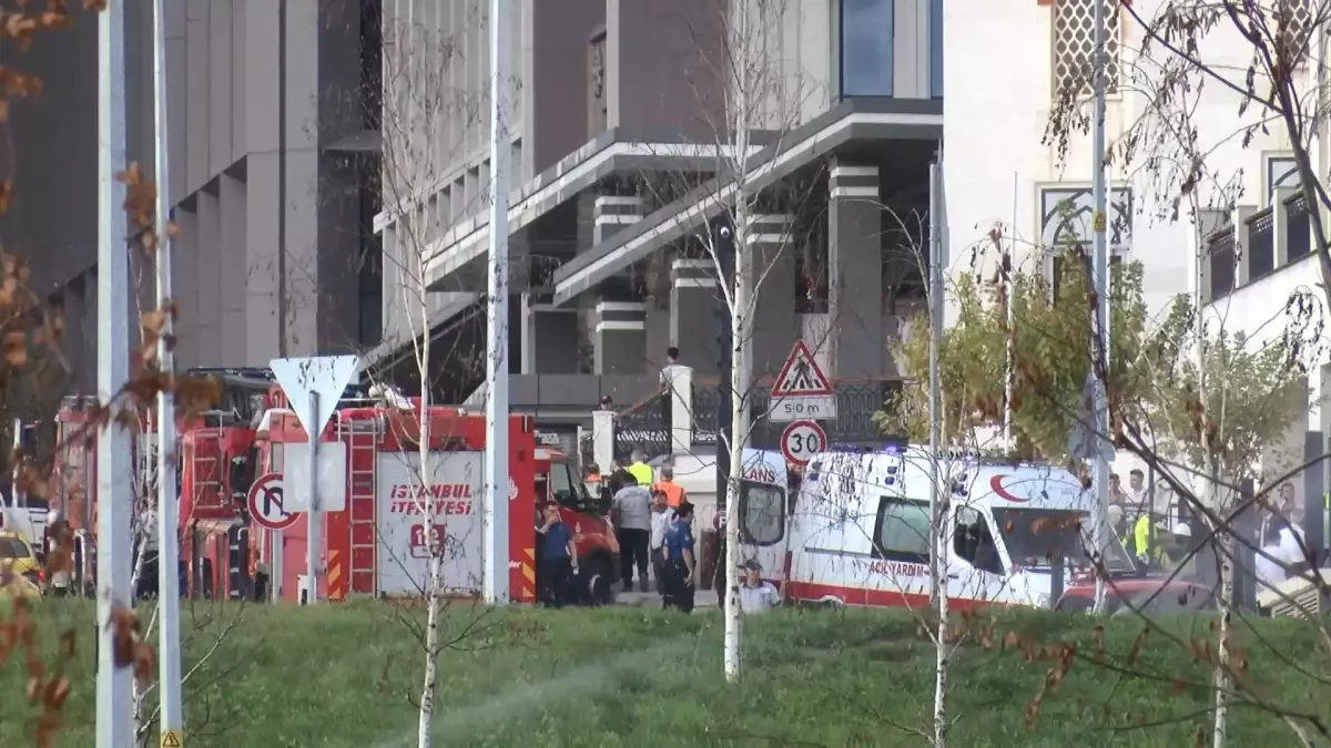 umraniyede kanalizasyon calismasinda isci gocuk altinda kaldi E68JAIJv