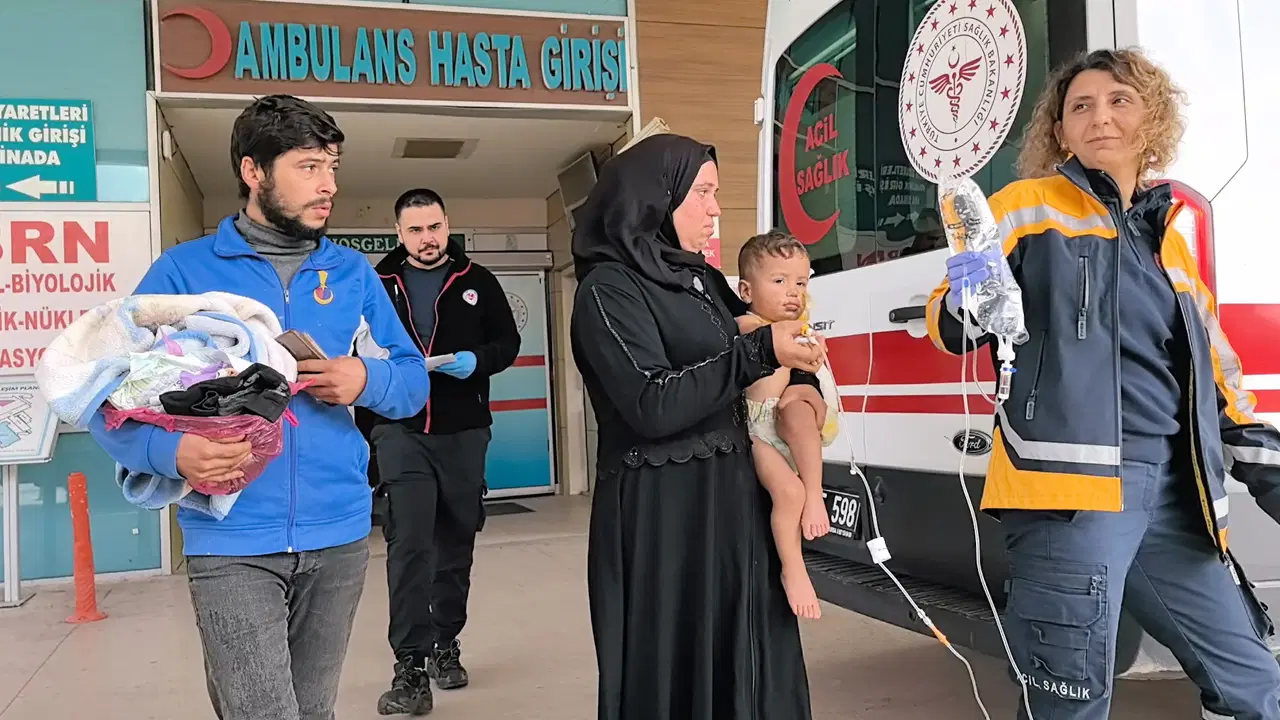 olumden dondu bahcede yakilan atesin uzerine dusen bebek yaralandi Yww51SBt.jpg