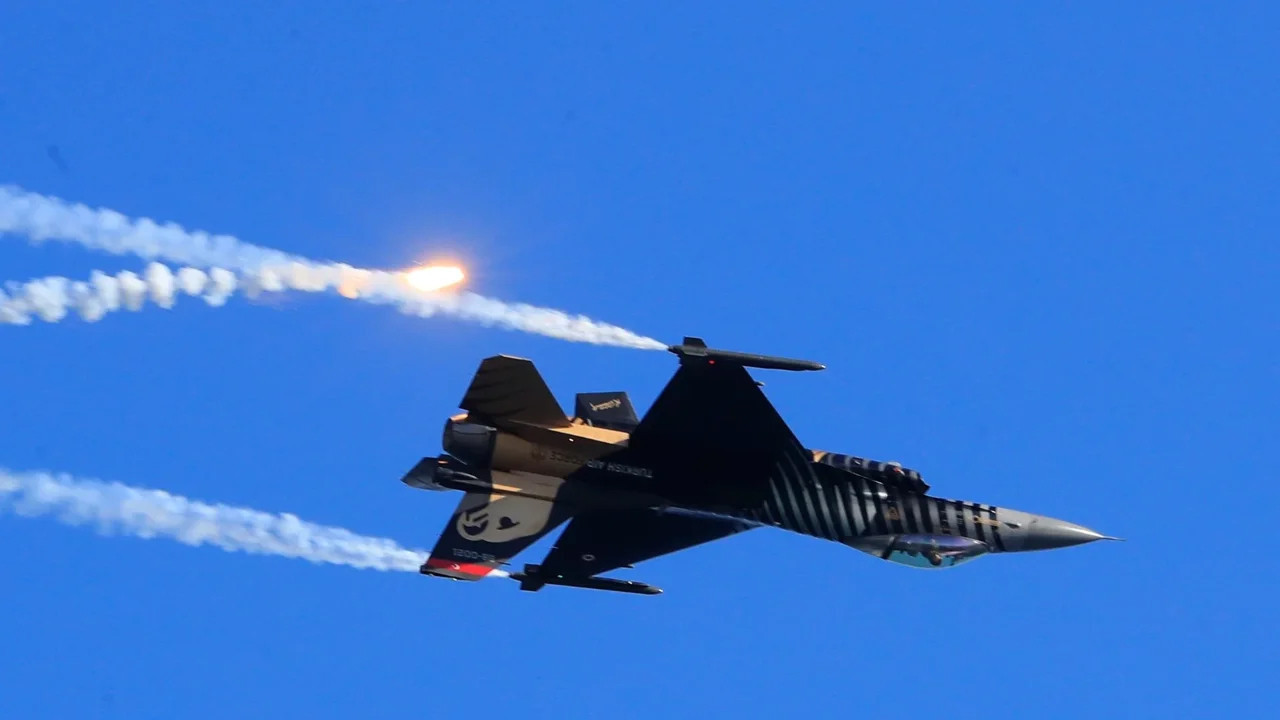 Antalya’da SOLOTÜRK’ten Unutulmaz Prova Uçuşu: 23 Nisan Coşkusu