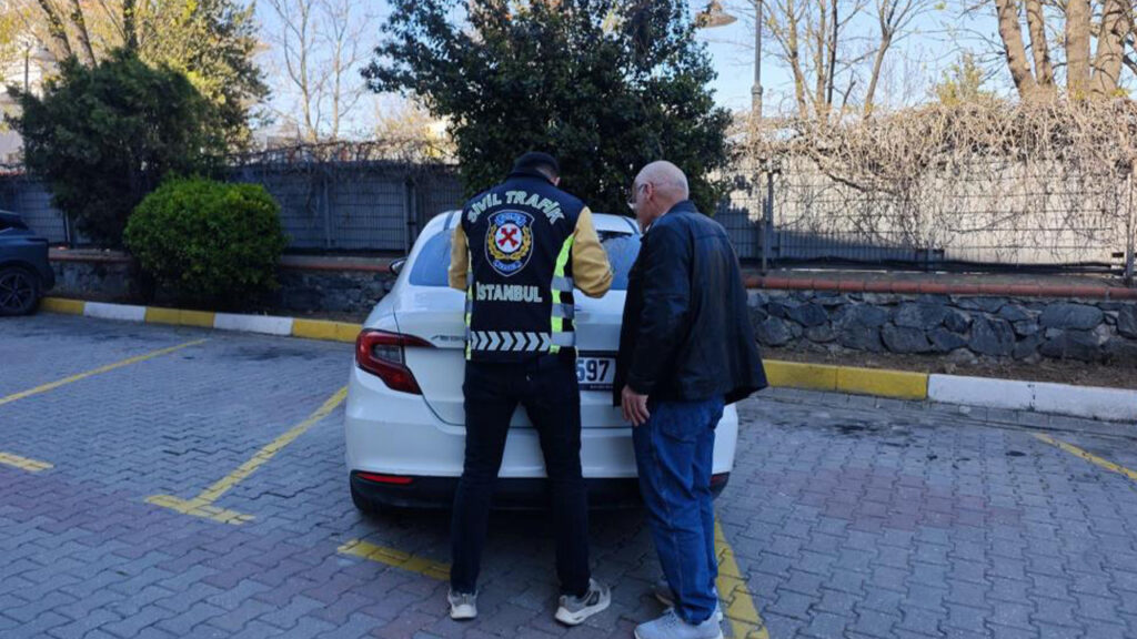 trafikte-kavgaya-tutusan-iki-surucuye-360-bin-lira-ceza-R7vYKbLC