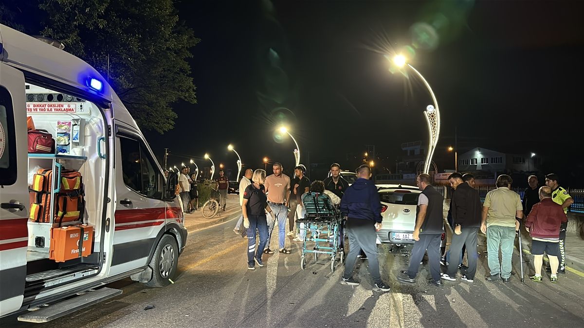 Akyazı’da motosiklet-otomobil kazası