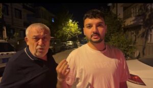 Park halindeki iki otomobile çarpıp, kaçan alkollü sürücü