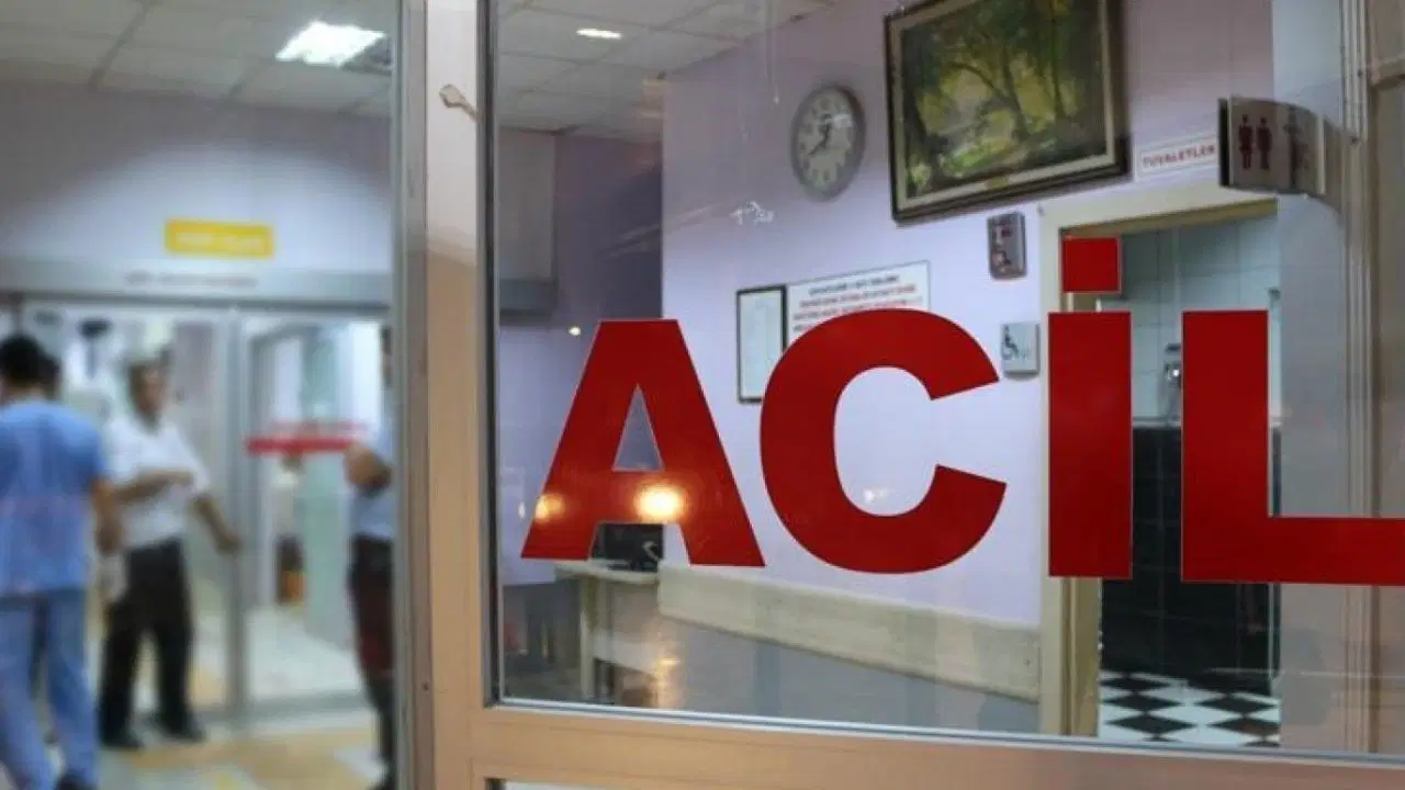 Bahçeye kaçan topu almaya çalışırken bacağına korkuluk demiri saplandı Img