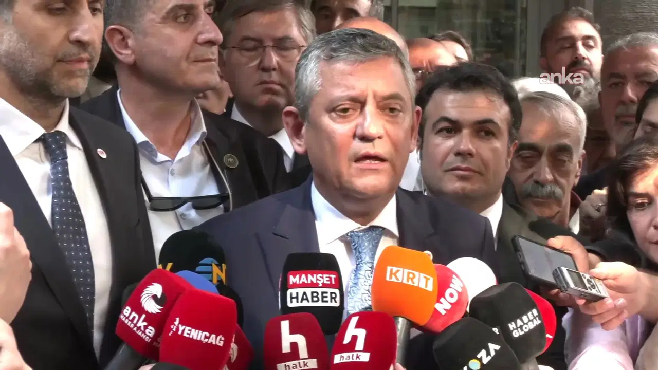 Son dakika ilk toplanti sona erdi yeni parti genel baskani ozgur ozelden kritik aciklamalar 2mHHyDlq